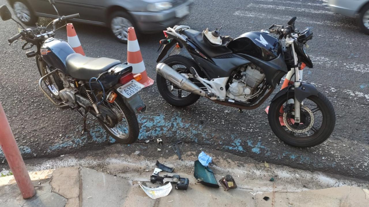 Foto 4 de 6 — Idoso fica gravemente ferido em acidente com motos na Vila Xavier